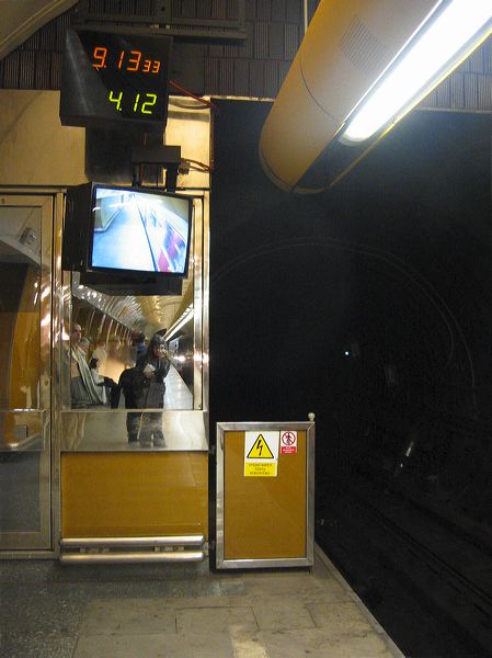 praguesubwaywatch04(2004).jpg